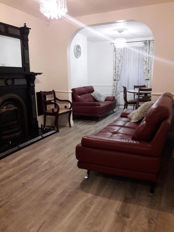 Ferienwohnung Cosy @ Coleraine Beside Train+Bus Station Exterior foto