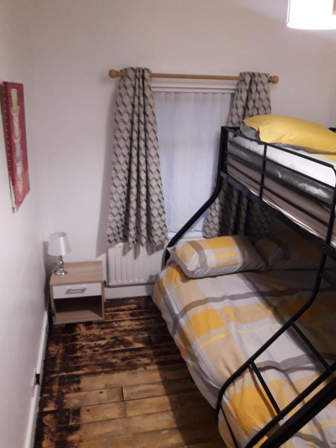 Ferienwohnung Cosy @ Coleraine Beside Train+Bus Station Exterior foto