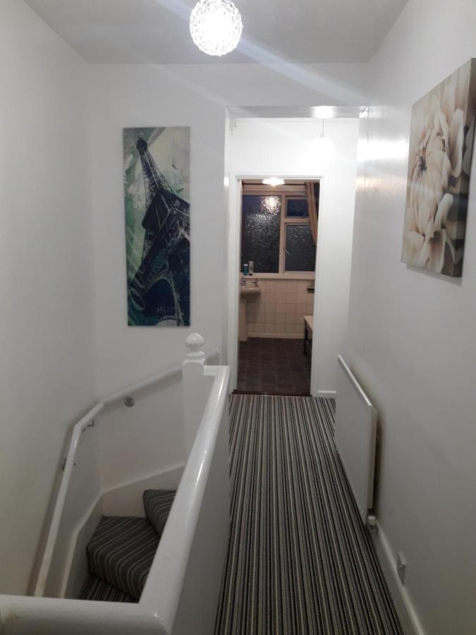 Ferienwohnung Cosy @ Coleraine Beside Train+Bus Station Exterior foto