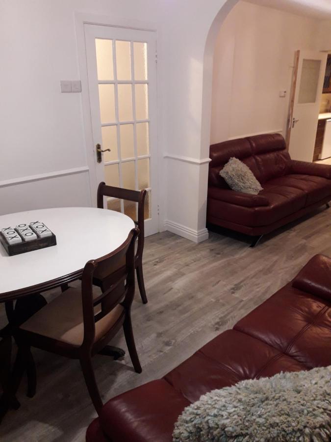 Ferienwohnung Cosy @ Coleraine Beside Train+Bus Station Exterior foto